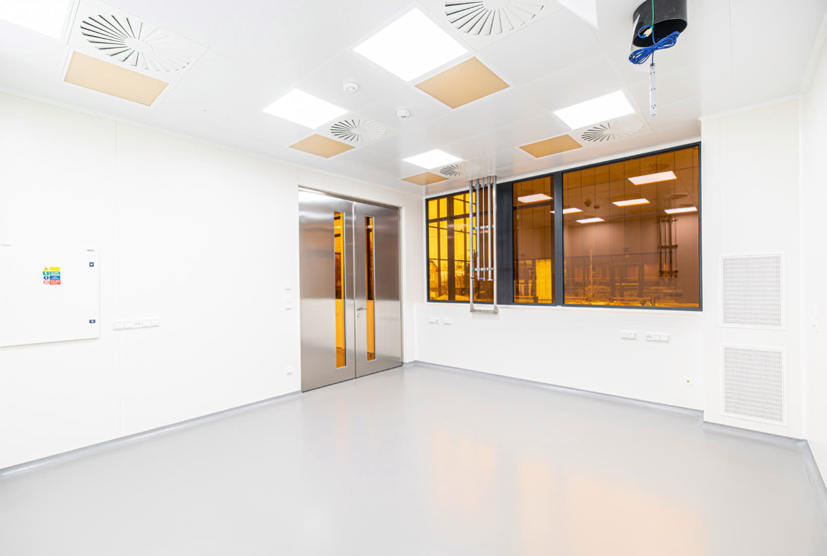 Fotografie fyzikalni-ustav-avcr-2021-www_original.jpg