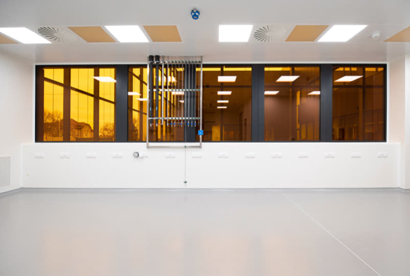 Fotografie white-glass-wall_original.jpg